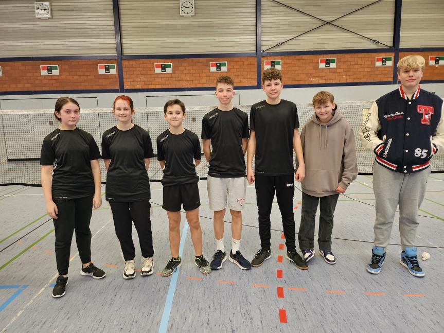 Dieses Jahr konnte sich unser Badminton-Team der Wettkampfklasse 3 (Jahrgänge 2009 und jünger) für die Bezirksmeisterschaften in Solingen qualifizieren. 