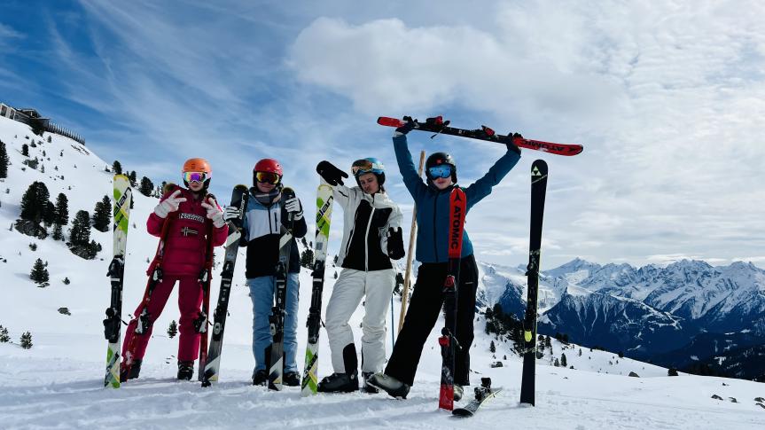 Auf den Brettern, die die Welt bedeuten: Das EFG- Wintersportprojekt 2024 auf großer Fahrt im Hochzillertal
