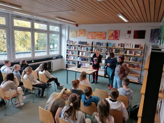 Lit.Ronsdorf Lesung zu Gast in der EFG-Schulbibliothek