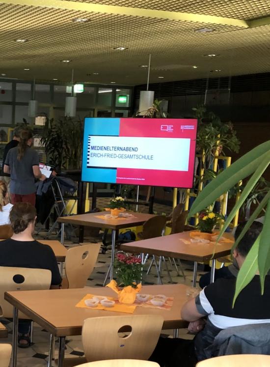 EFG-Medien-Café für Eltern - 24/07 online mit Smartphone und Tablet? Digitales Lernen in der Schule und Social-Media in der Freizeit