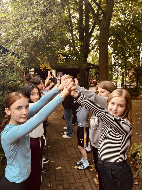Der 6. Jahrgang auf gemeinsamer Klassenfahrt- Eine bunte Woche auf dem Reiterhof im Edertal