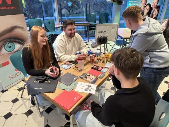 Schule trifft Zukunft - Große Resonanz auf der Börse „Schule und Beruf“ an der Erich-Fried-Gesamtschule