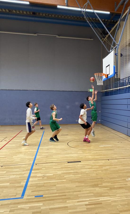 WKII Stadtmeisterschaft: EFG-Basketball-Nachwuchs überzeugt mit Teamgeist und Spieltalent