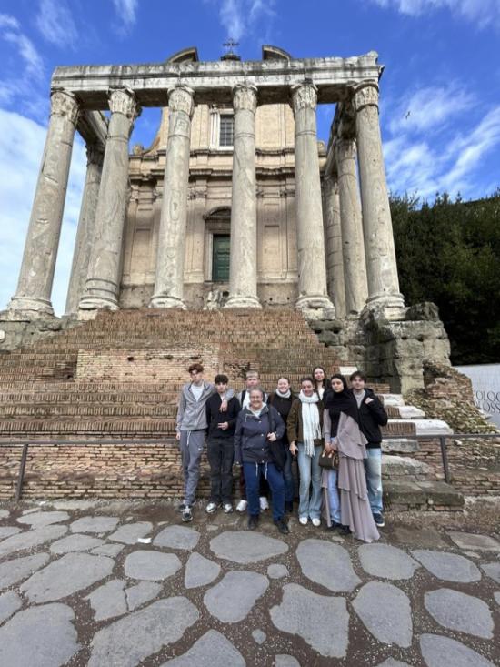 Rom als Klassenzimmer: EFG-Lateinkurs der Oberstufe auf Studienfahrt 2026