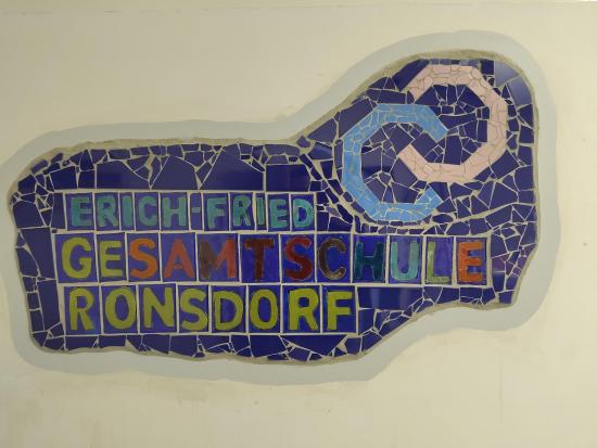 Aus grau wird wow: Glasmosaikkunst von Schülerhand für Wohlfühlräume