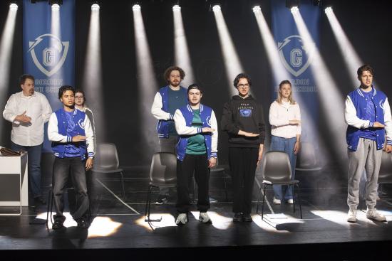 Mitreißende Premiere: EFG-Literaturkurs Q1 inszeniert „Die Welle“ im TalTonTHEATER