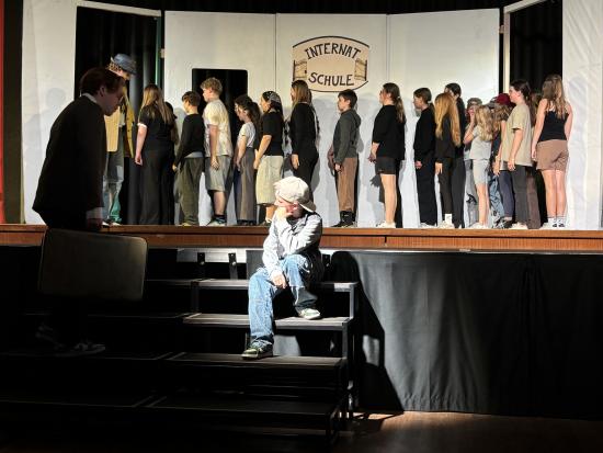 Wenn aus gemeinsamen Stimmen ein Wunder wird: EFG-Musical AG präsentierte „Ein Lehrer – Ein Chor – Ein Wunder“