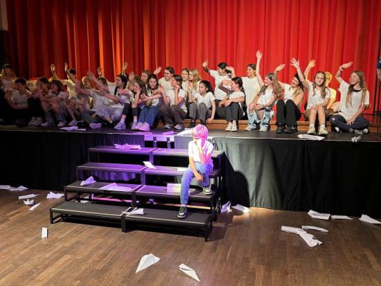 Wenn aus gemeinsamen Stimmen ein Wunder wird: EFG-Musical AG präsentierte „Ein Lehre