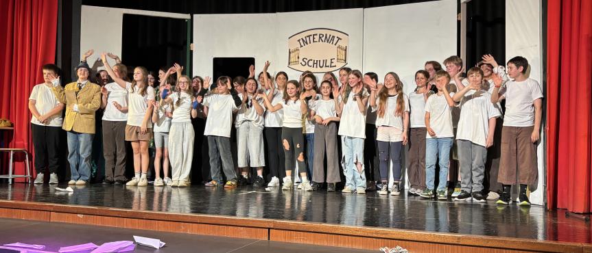 Die EFG-Musical-AG präsentierte mit ihrem aktuellen Stück „Ein Lehrer – ein Chor – ein Wunder“